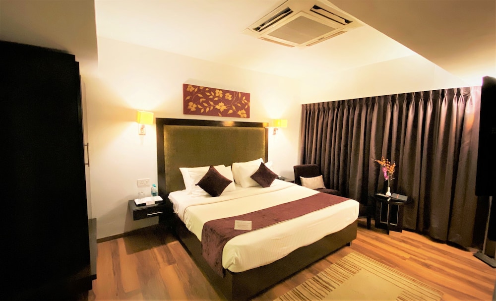 Suite - Photo 14