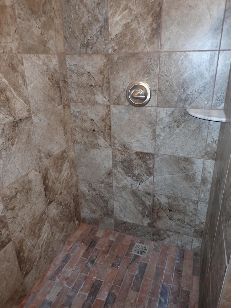 Suite, Ensuite (Room 204 - Ruth's Suite) photo 2