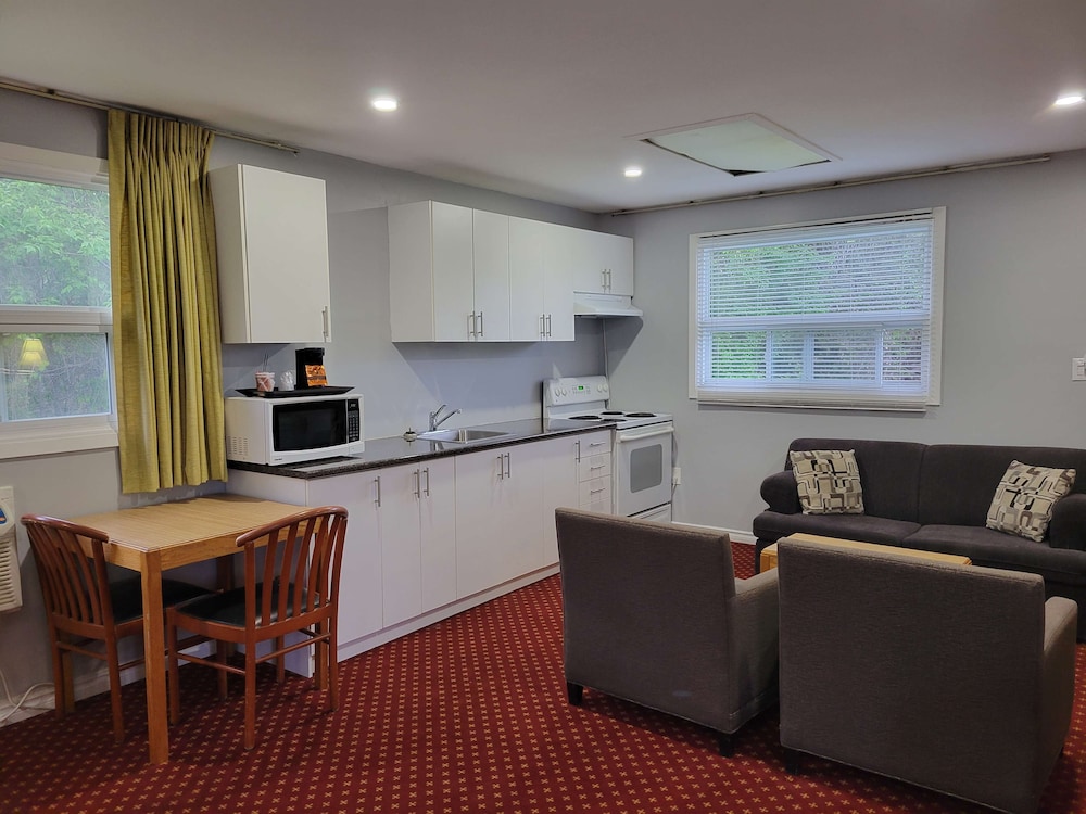 Suite, Multiple Beds, Non Smoking, Kitchen photo 1