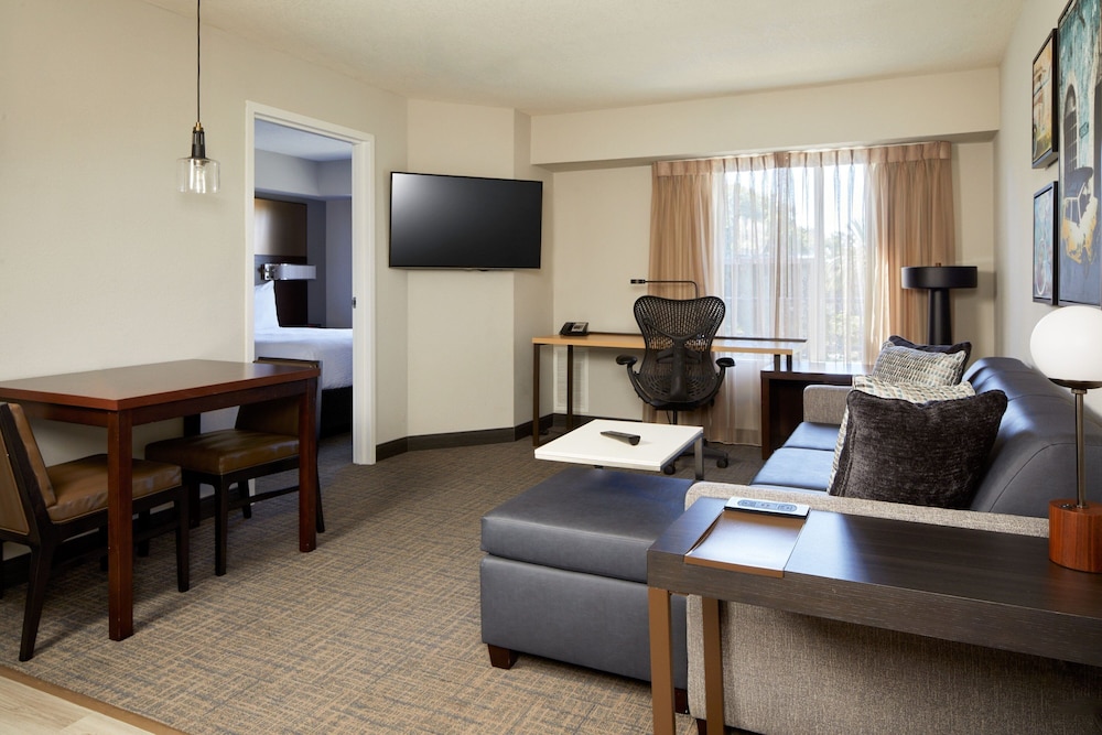 Suite, 1 Bedroom - Photo 7