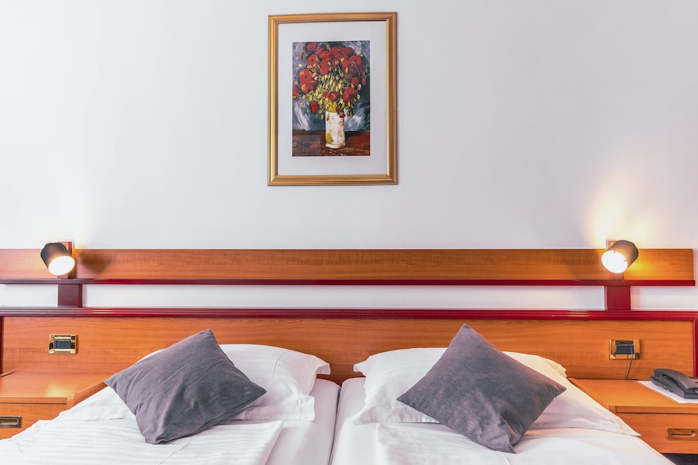 Superior Double Room, Balcony, Sea Facing - Photo 10