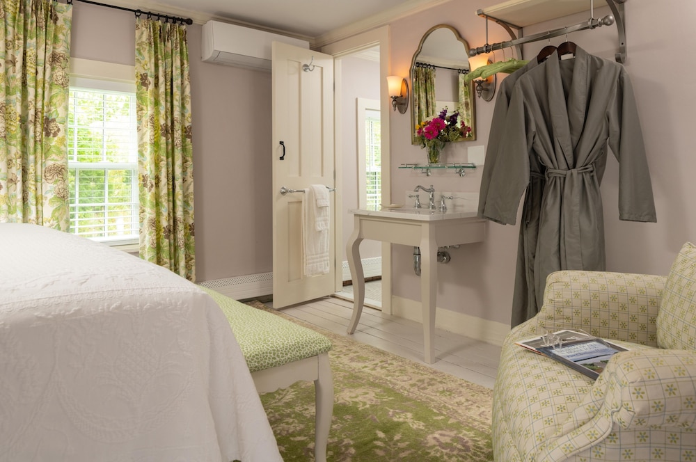 Brewster Room photo 3