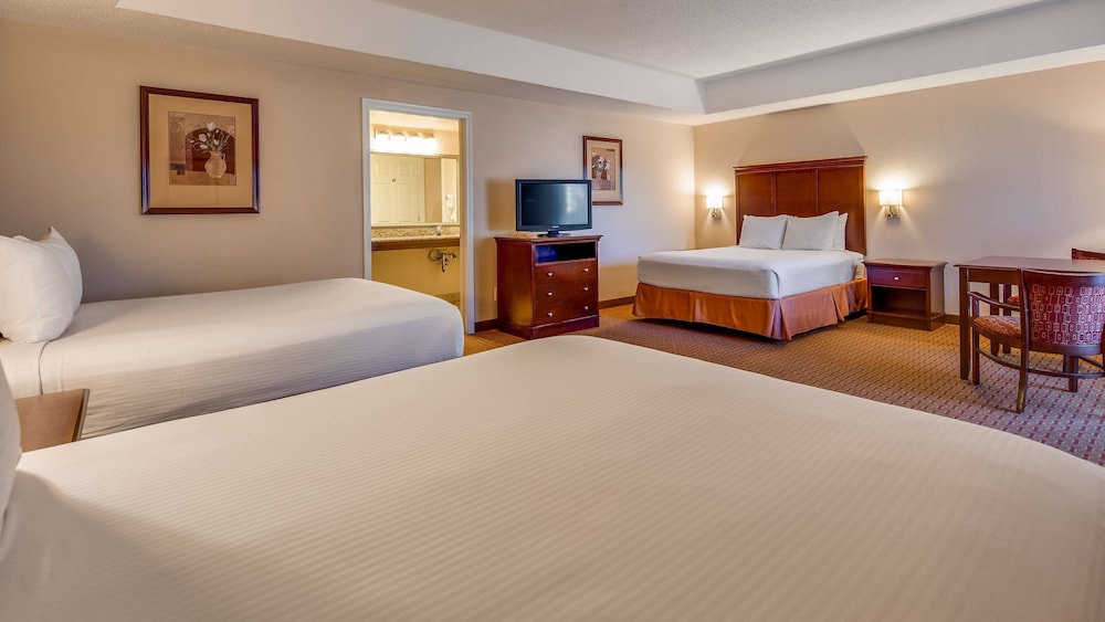 Standard Room, Multiple Beds, Accessible, Refrigerator & Microwave photo 1