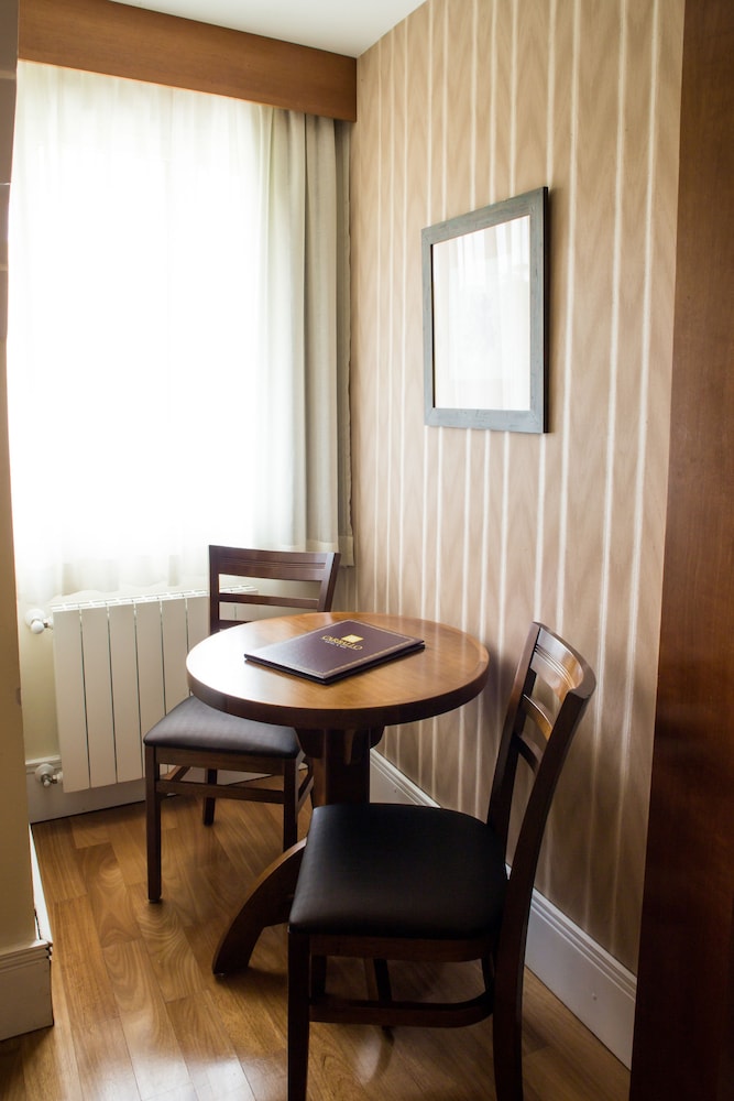 Basic Double Room thumbnail 6