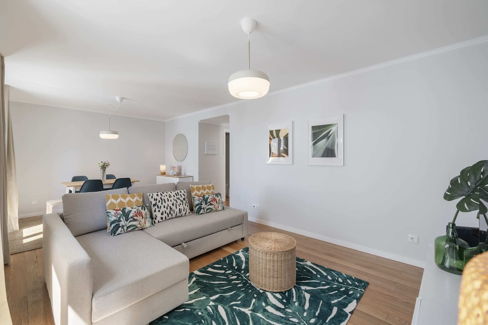 Basic Apartment, Multiple Beds