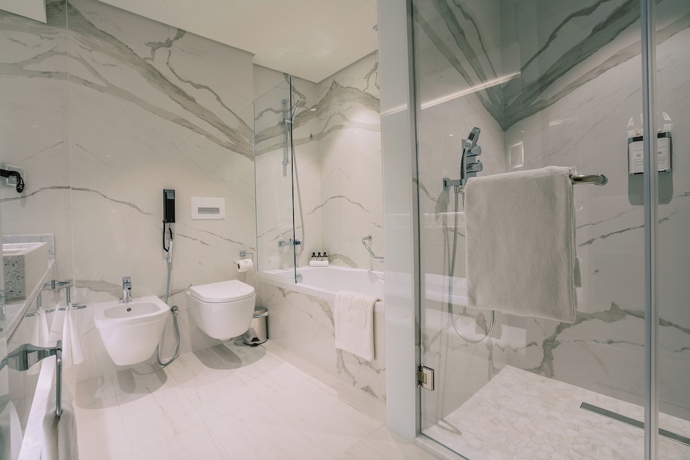 Executive Suite ,15% off on F&B, shuttle to Deira City Center, Al Ghurair Mall & La Mer Beach photo 3