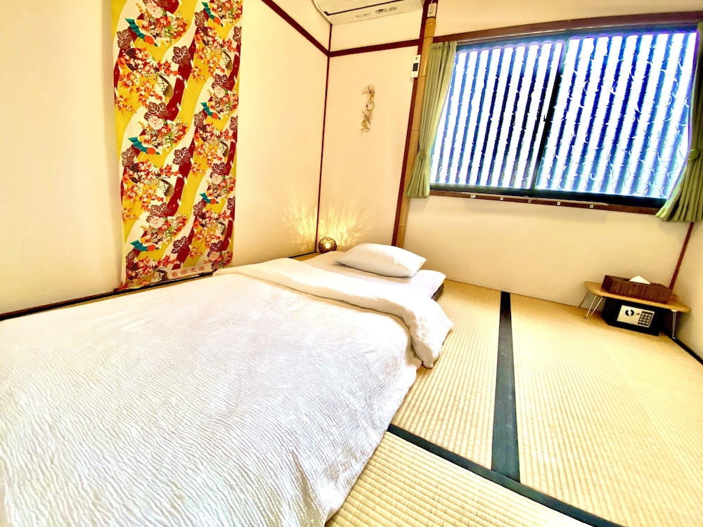 Japanese Style Room, 2 People (Shared bathroom and toilet) Check-in 5PM to 9PM