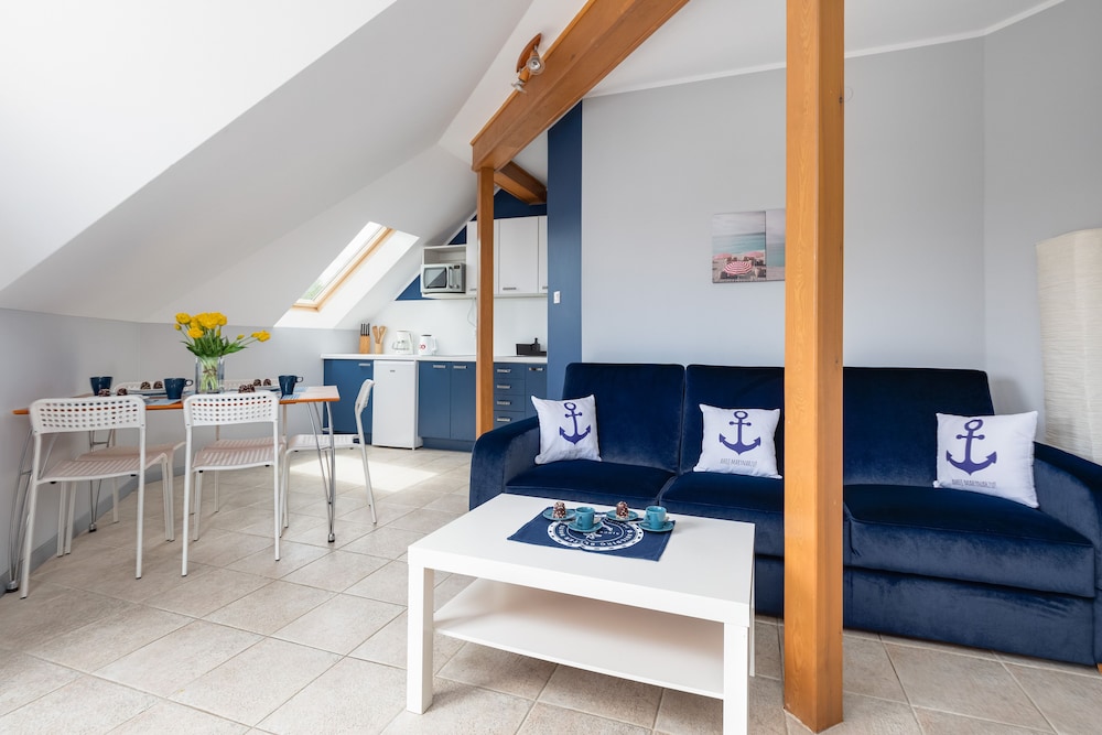 Apartment, 2 Bedrooms, Balcony, Beachside