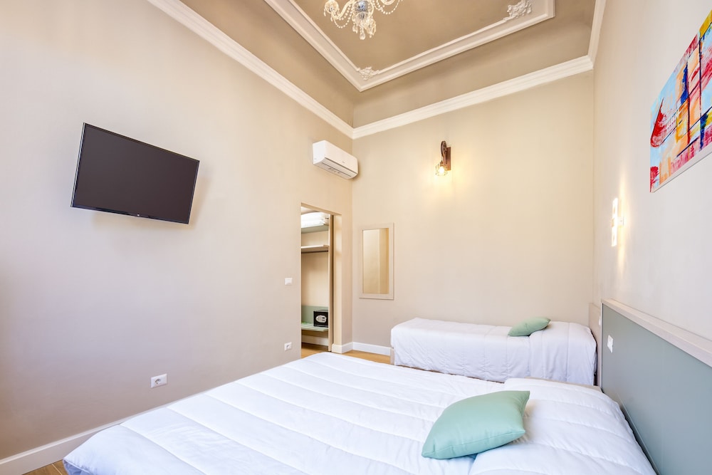 Triple Room, Private Bathroom photo 3