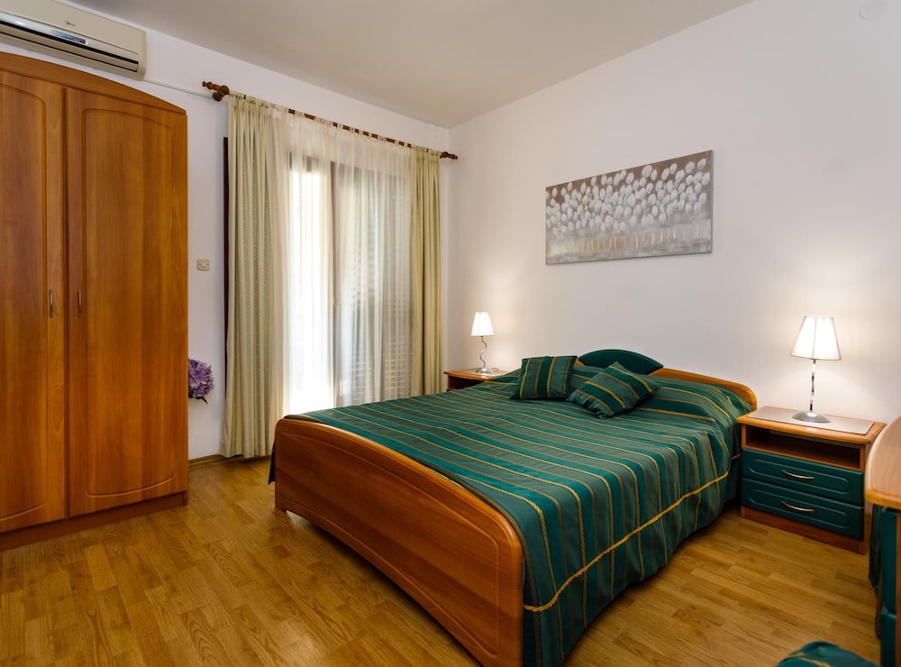 Apartment (Classic Double Room with Balcony)