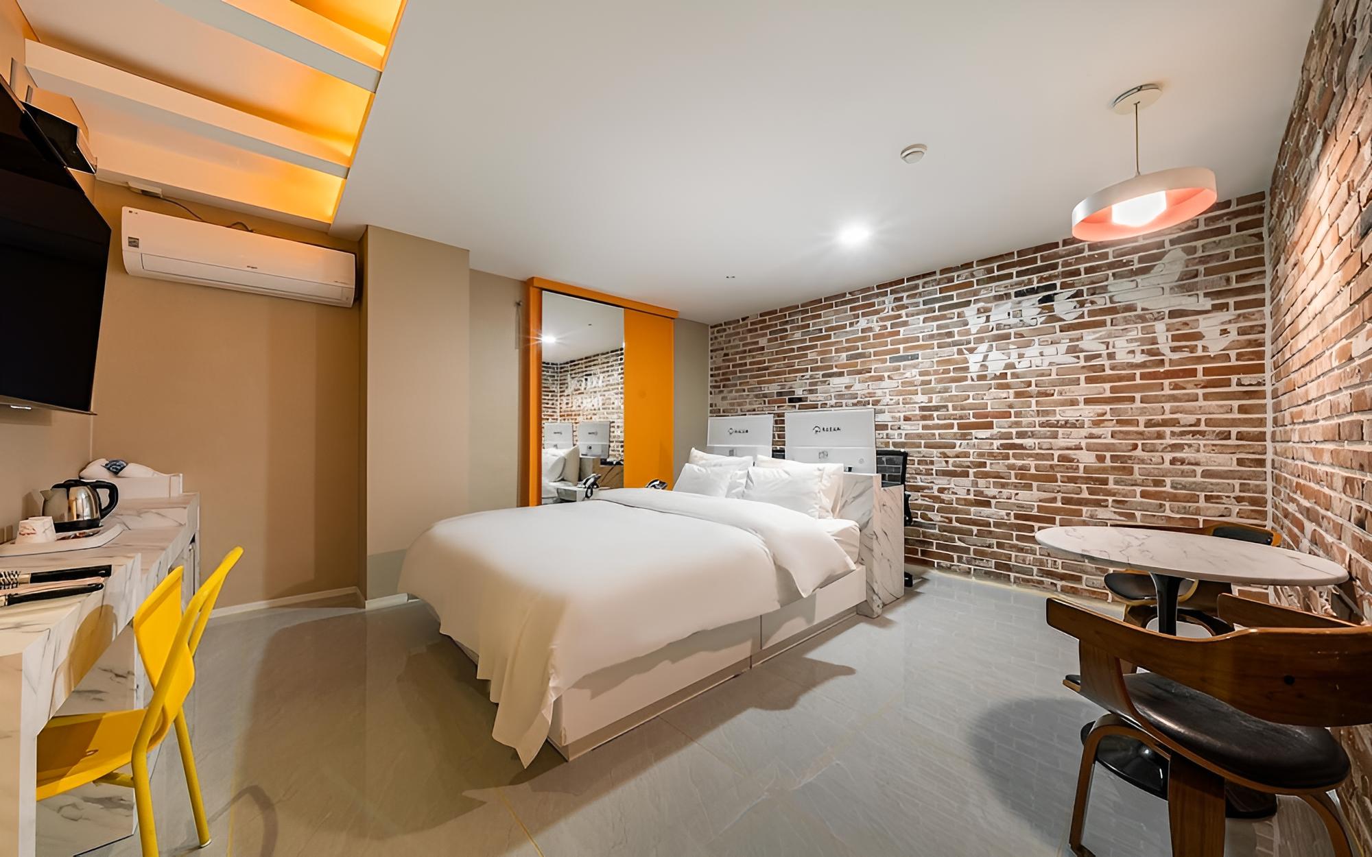 Room (Semi-private room (65 inch smart TV N) photo 1