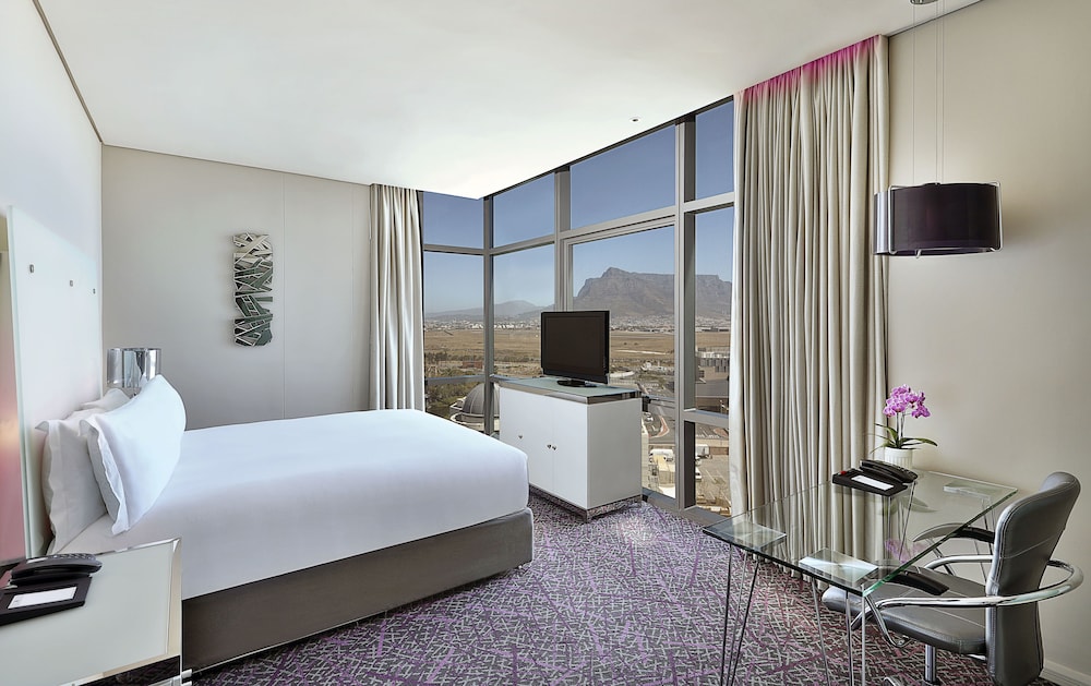 Executive Room, 1 King Bed - Photo 2