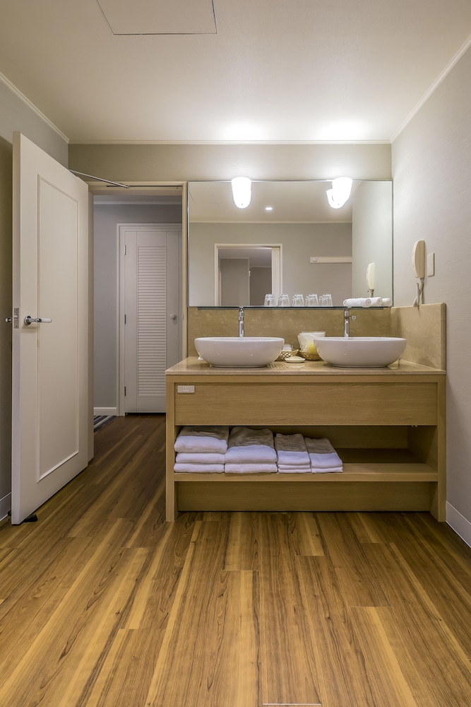 Family Suite, Multiple Beds, Non Smoking, Ocean View (Queen's Family) - Photo 5