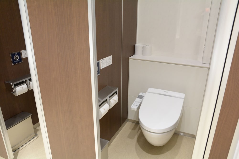 Triple Room (Private Room), Shared Bathroom- No Building Entry/Exit 11PM-6AM photo 3