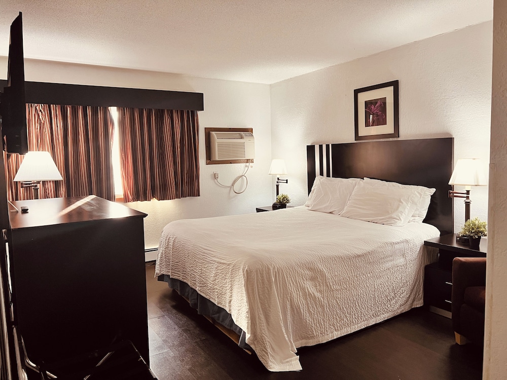 Upgraded, Room, 1 Queen Bed, Non Smoking - Photo 10