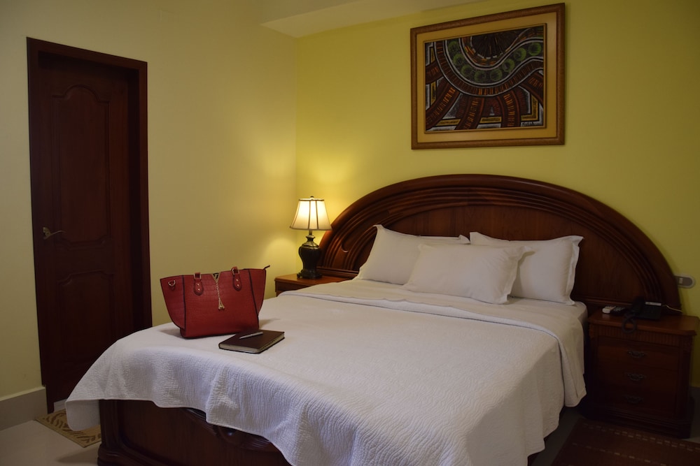 Basic Double Room Single Use, 1 Queen Bed, Private Bathroom photo 2