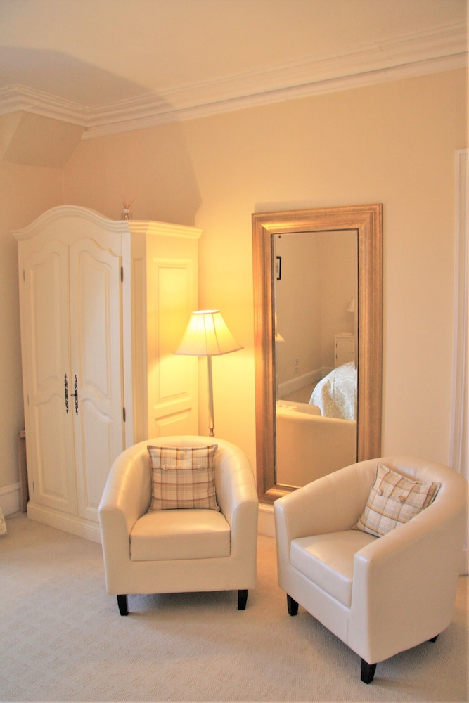 Suite, Lake View (Strathmore Suite)