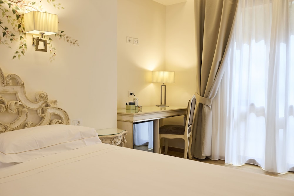Superior Double Room in Dependance photo 3