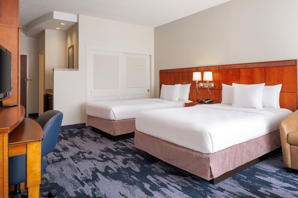 Room, 2 Queen Beds (Mobility/Hearing Access, Roll-In Shwr)