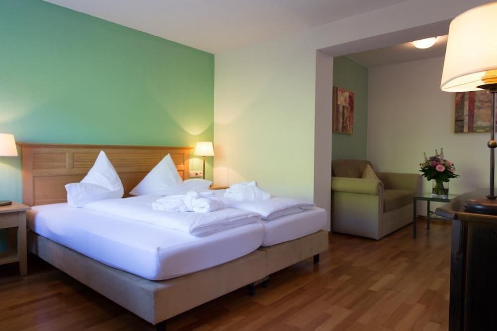 Deluxe Suite, 2 Bedrooms, Balcony, Mountain View (Harmony)