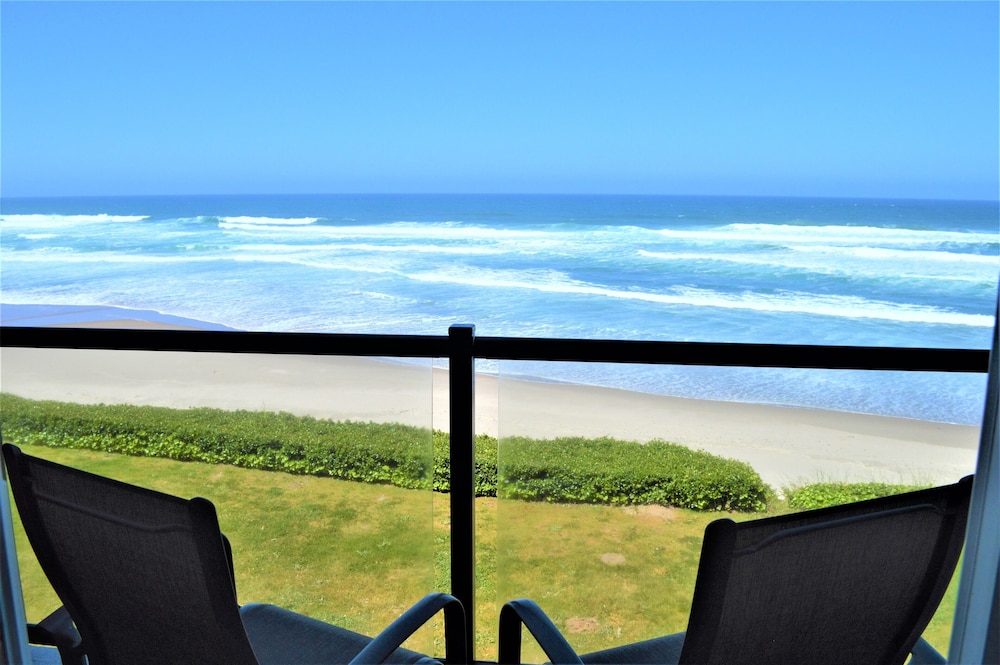 Romantic Suite, 1 Queen Bed, Jetted Tub, Oceanfront (Access via Stairs) photo 2