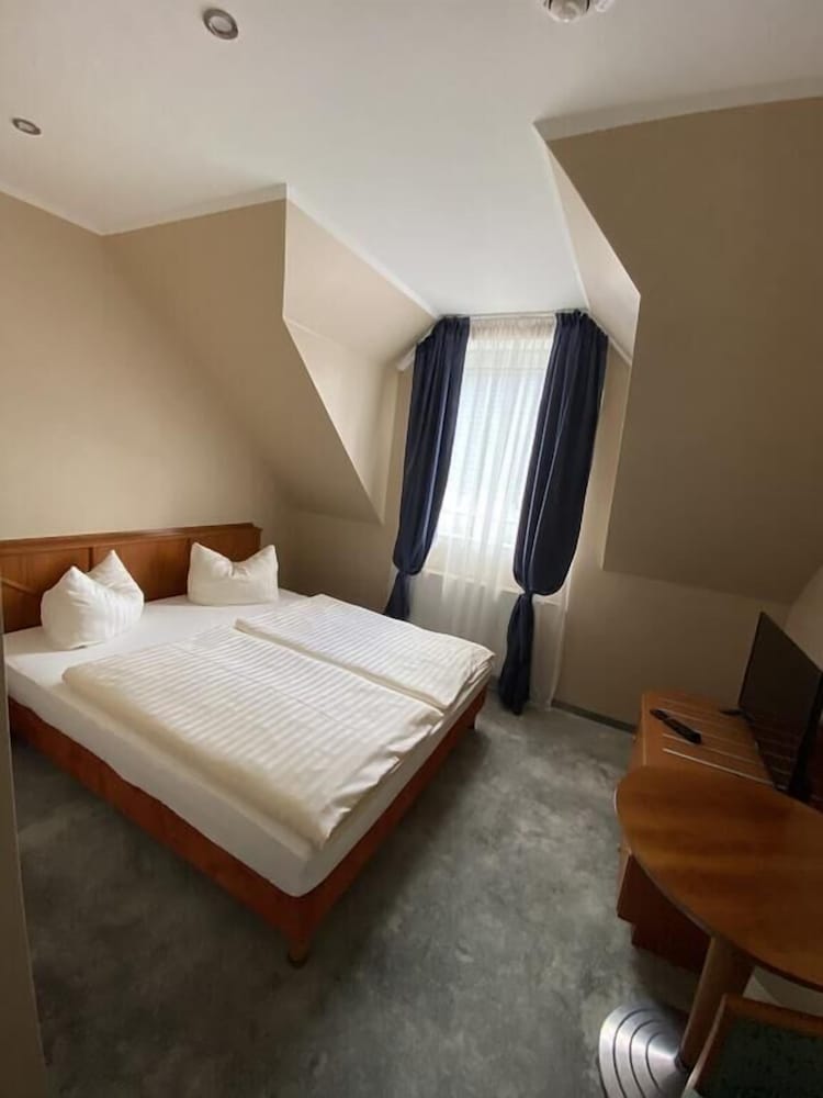 Basic Quadruple Room photo 2