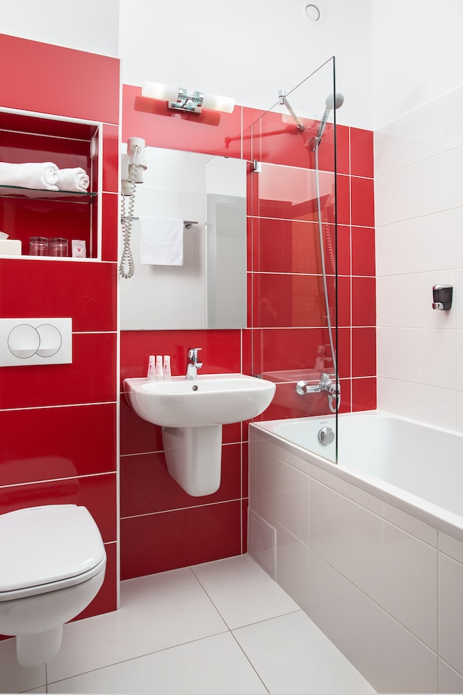 Standard Double or Twin Room, Balcony - Photo 4