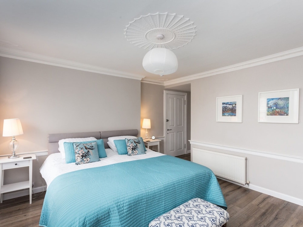 Superior Double Room, Ensuite (Town Square) photo 3