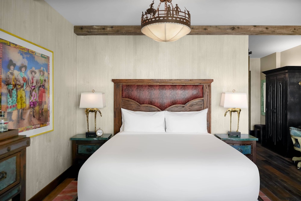 Deluxe Room, 1 King Bed - Photo 2