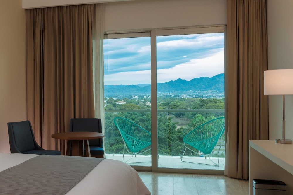 Deluxe Room, Mountain View - Photo 8
