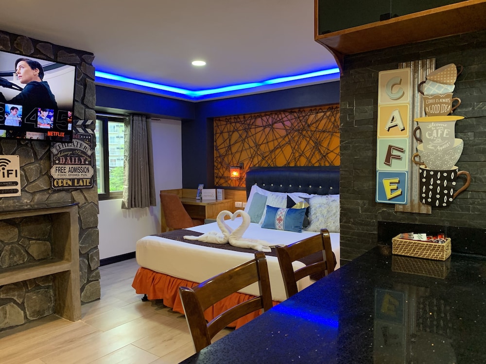 Deluxe Studio Suite photo 2