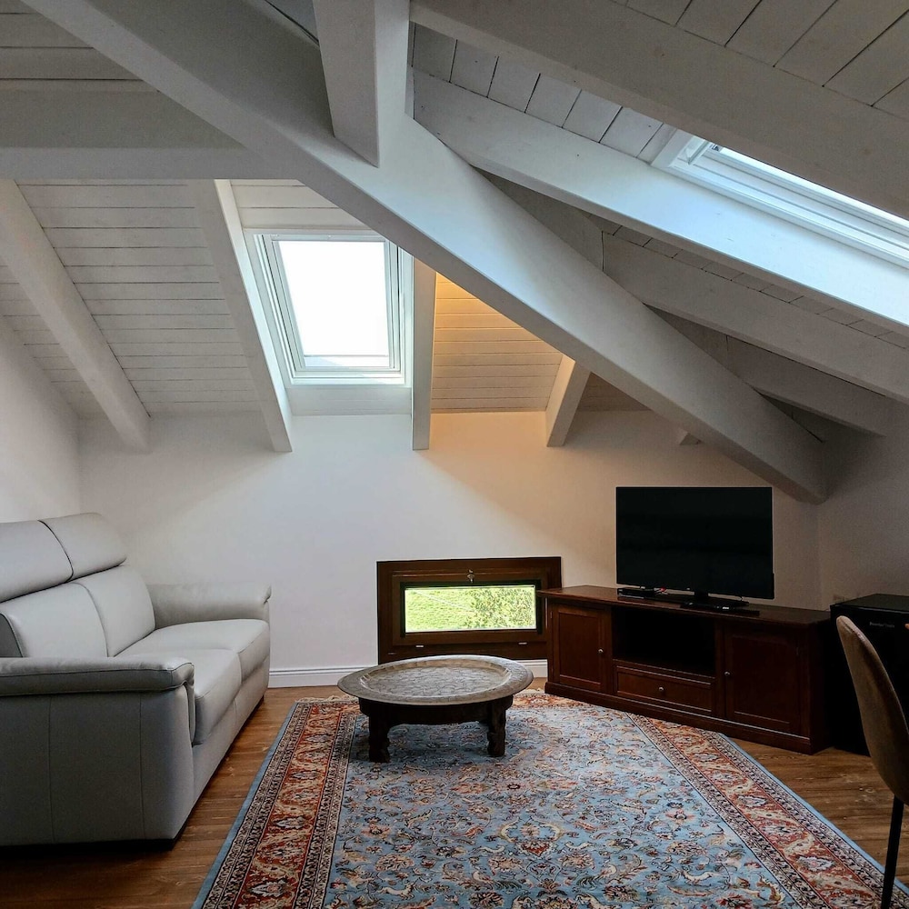 Luxury Suite, 1 King Bed with Sofa bed, Non Smoking, Hill View photo 2