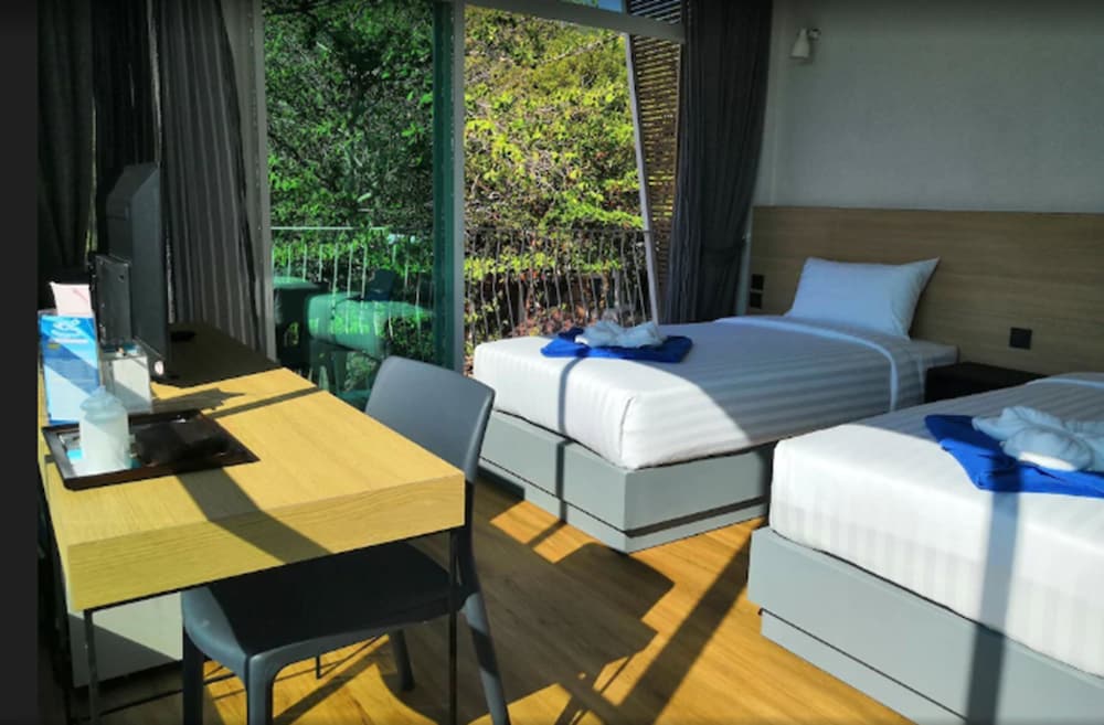 Deluxe Room, Sea View - Photo 4
