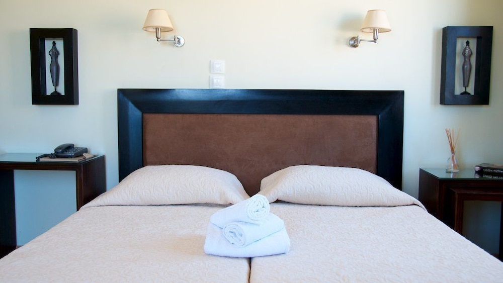 Double or Twin Room, Partial Sea View