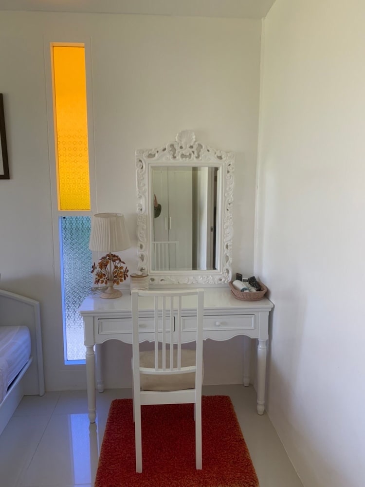 Beachfront Villa with Sea View - Photo 6