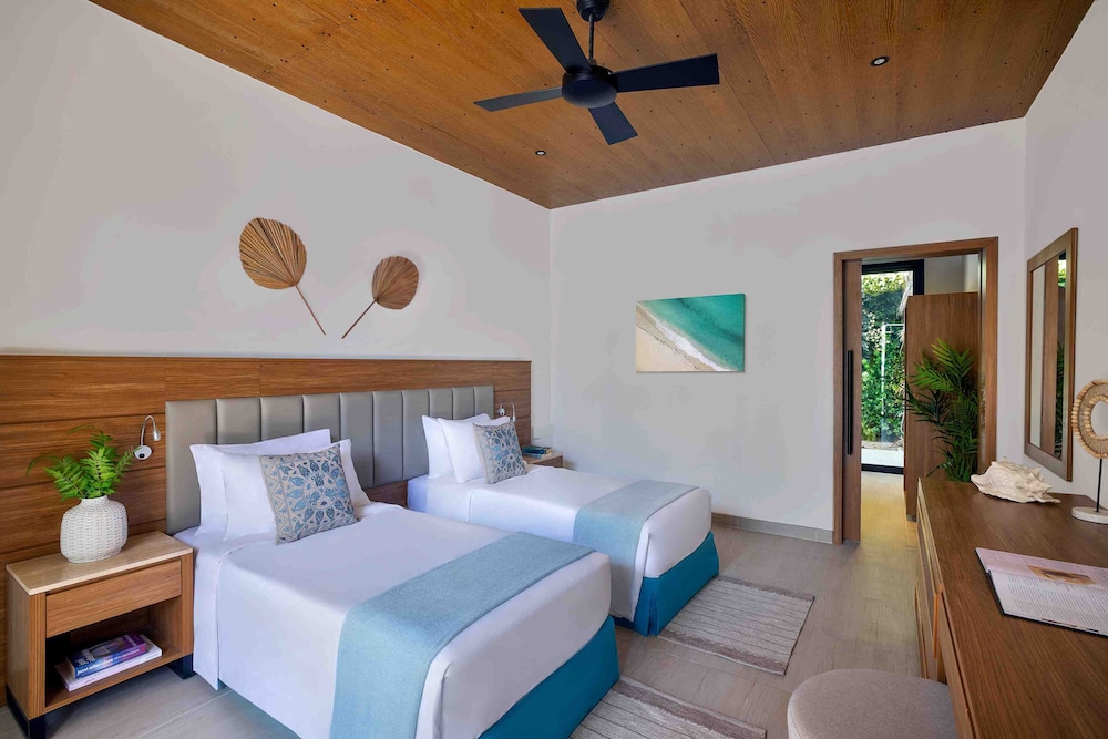 Beach Pool King or Twin Room