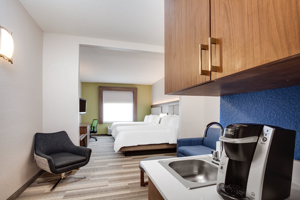Suite, Multiple Beds - Photo 1