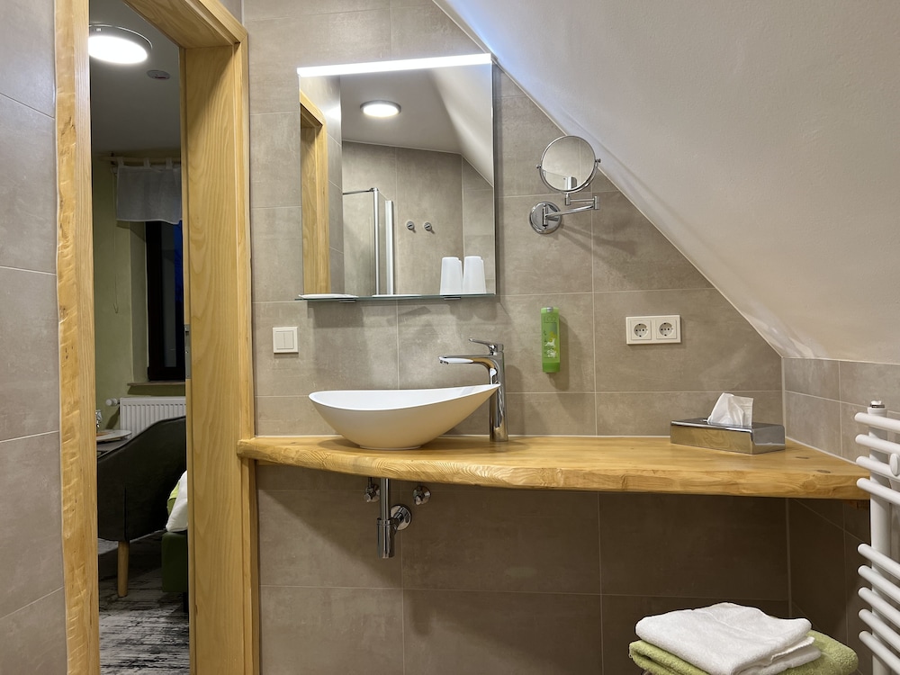 Comfort Single Room, 1 Queen Bed, Non Smoking