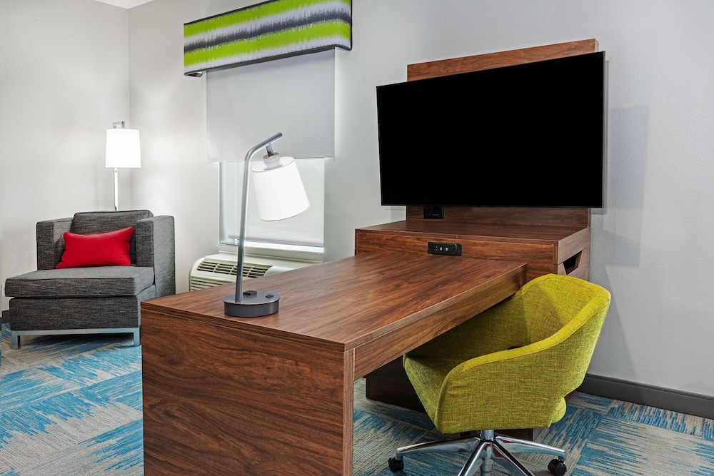 Suite, 1 King Bed, Accessible, Non Smoking