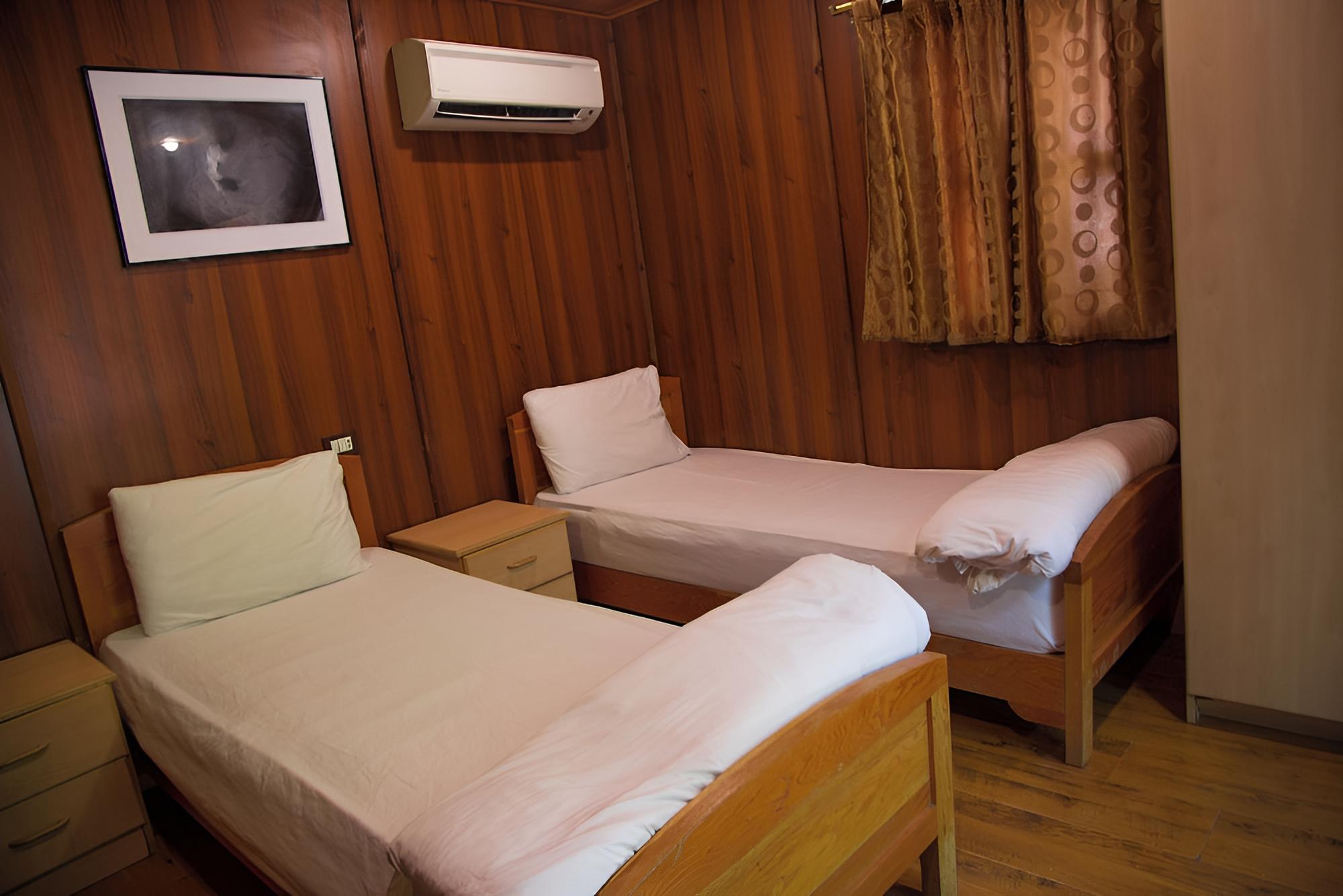 Standard Cabin, 2 Twin Beds, Accessible, Non Smoking photo 3