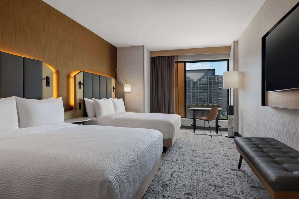 Room, 2 Queen Beds, Bathtub photo 2