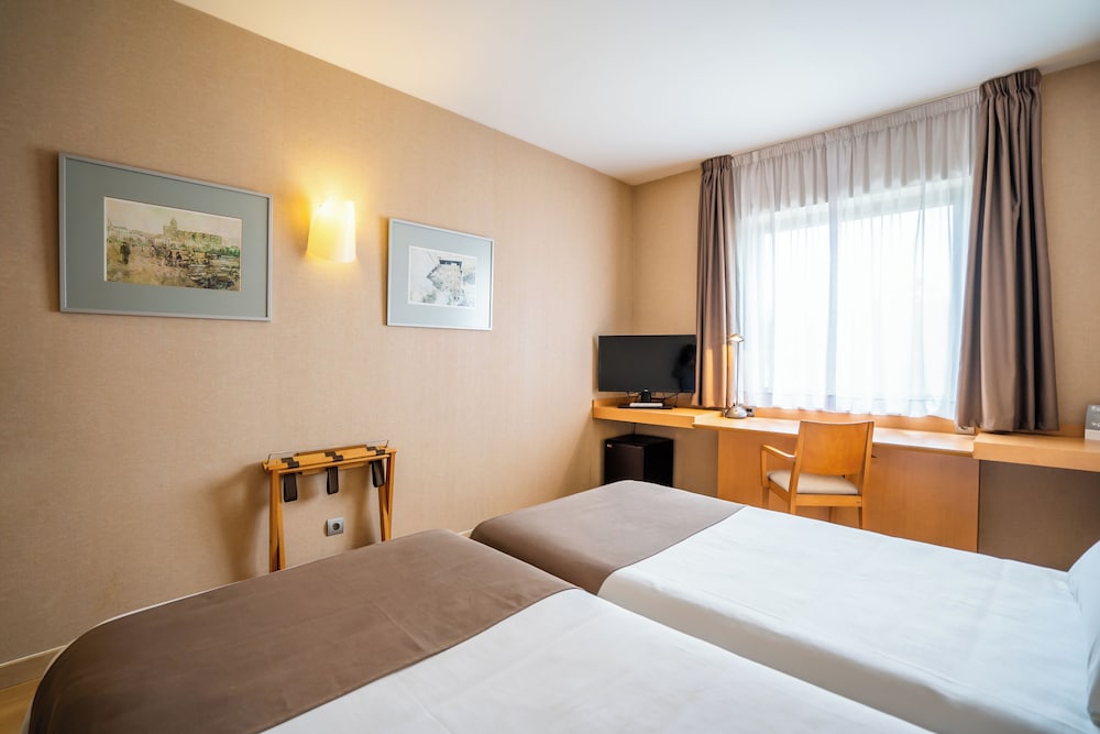 Standard Double Room Single Use - Photo 2