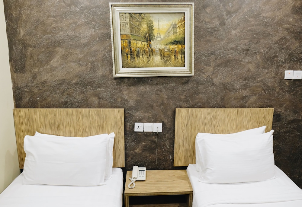 Superior Twin Room (Windowless) photo 2