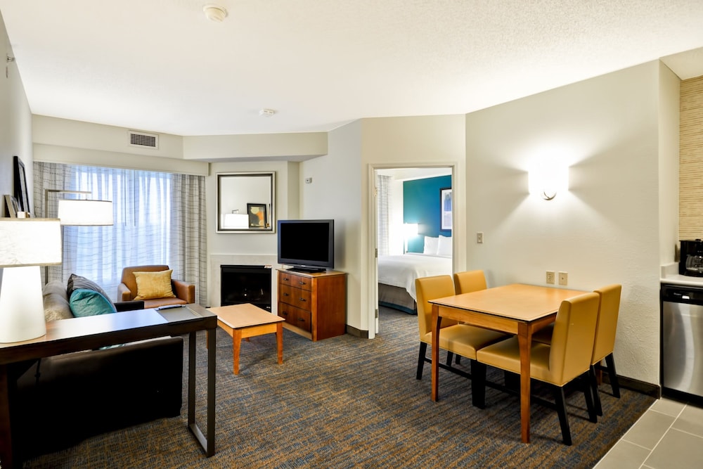 Suite, 2 Bedrooms (Hearing Accessible) photo 2
