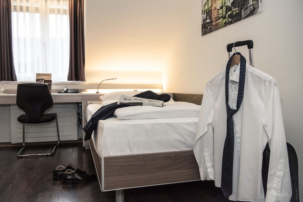 Single Room thumbnail 6