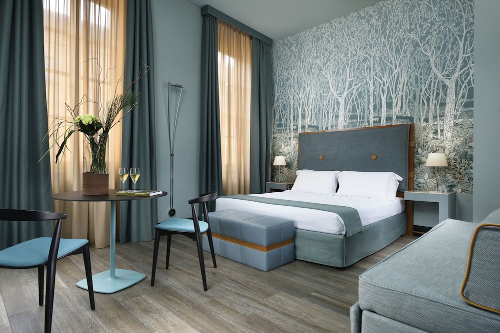 Executive Room - Photo 1