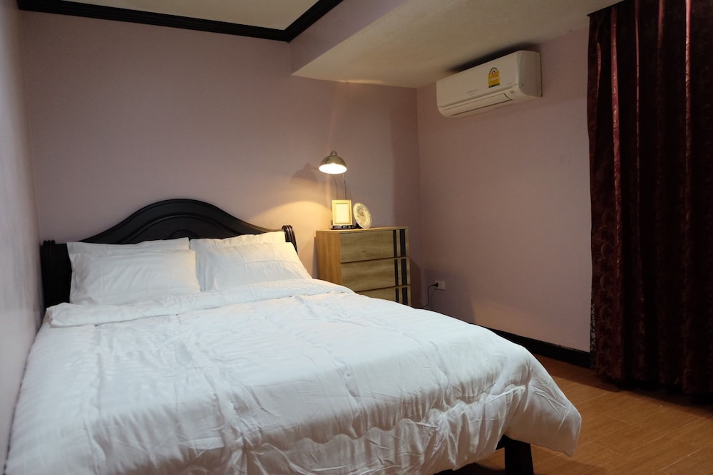 Deluxe Room, 1 Queen Bed, Non Smoking