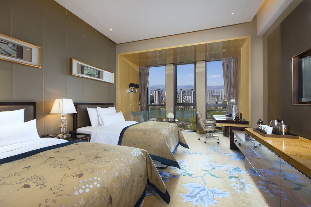 Executive Deluxe Twin Room photo 2