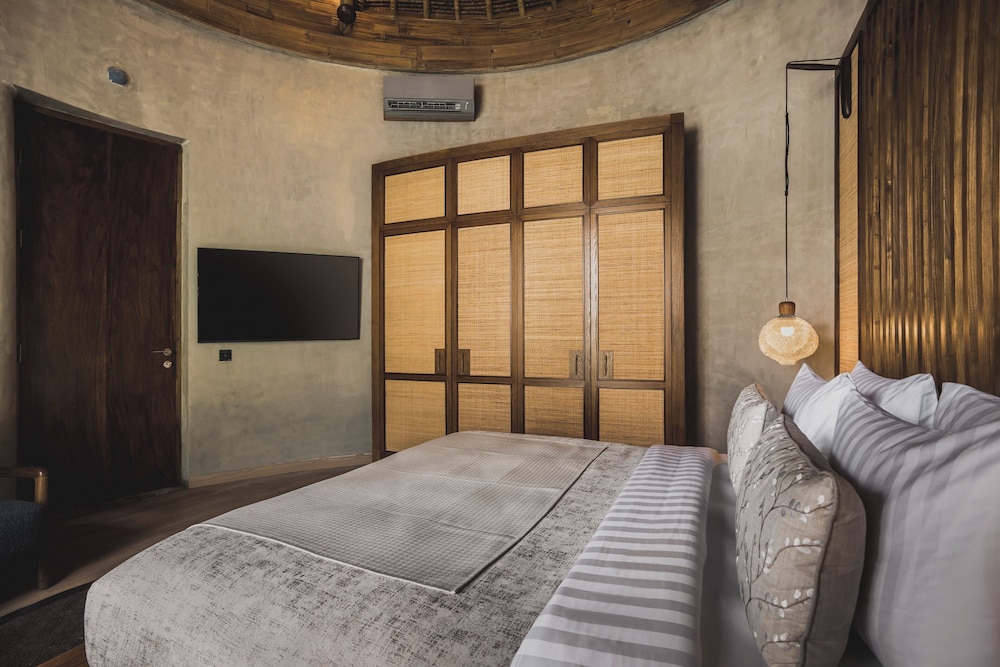 Grand Two Bedroom Villa with Private Pool - Photo 1