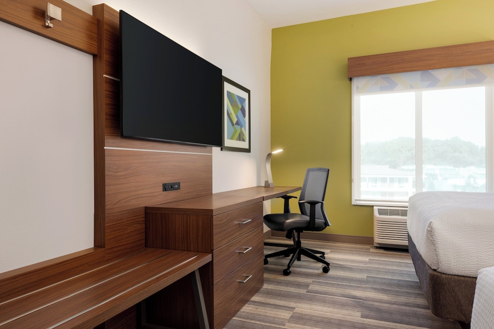 Standard Room, 2 Queen Beds, Hearing Accessible - Photo 2
